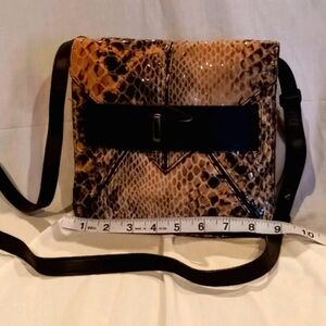 Pour la victoire snake print Marlow crossbody nwt